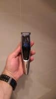 series-7000-vacuum-beard-trimmer- collected-hair