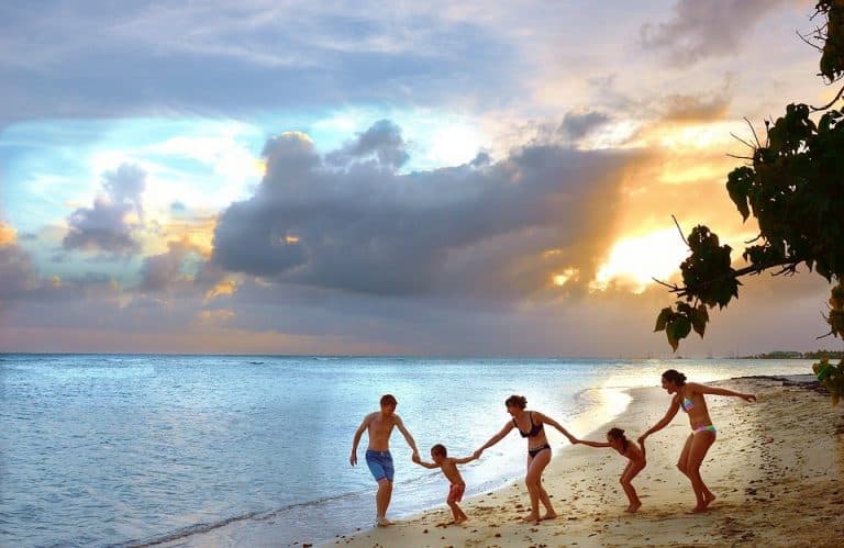 family-holiday-travel-tips