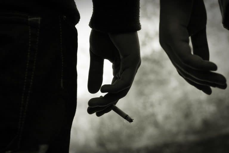drug-use-teenagers-smoking