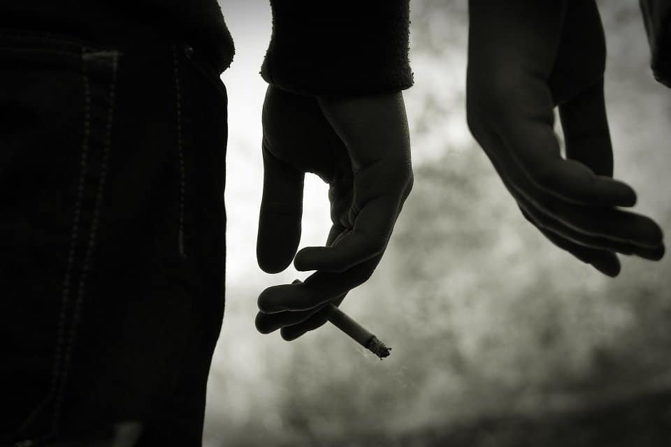 drug-use-teenagers-smoking