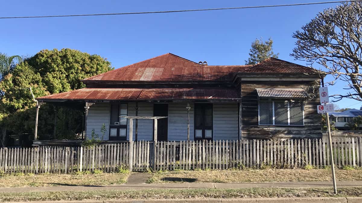 Tips for selling a worn-down house