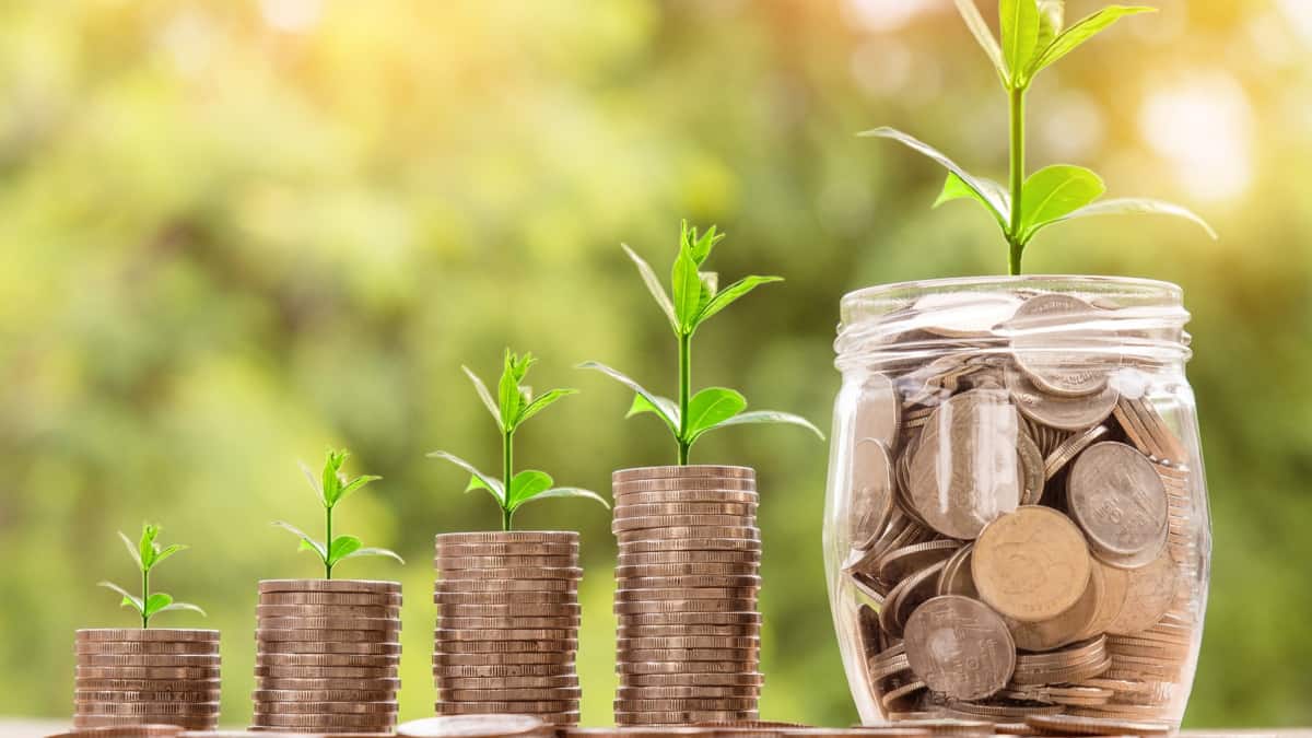 2020 Guide to Manage Your Finances and Get Out of Debt
