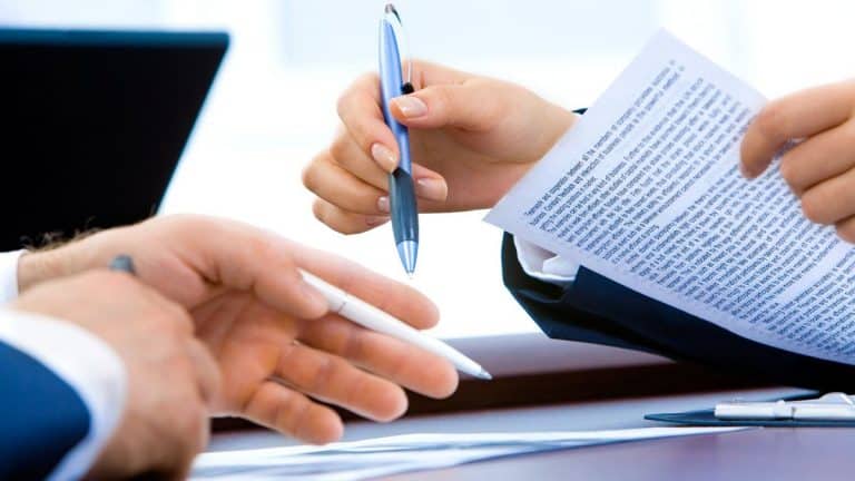 How to effectively conduct employee evaluations
