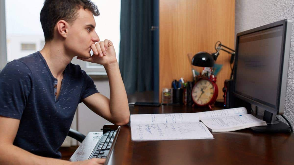 5 Gentle Ways to Get a Teenager Doing Homework