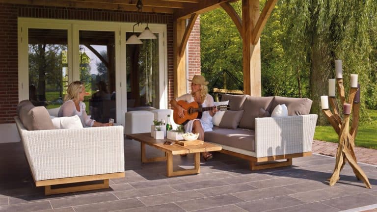 How To Turn Your Backyard Into An Entertainment Space