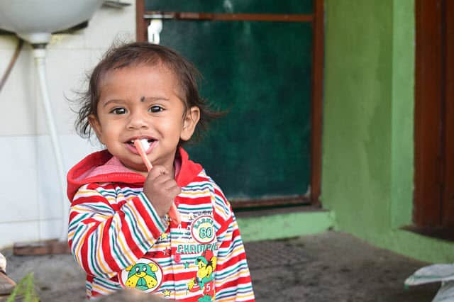 Start cleaning child teeth