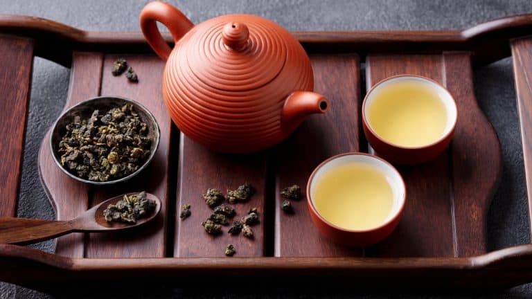 10 Ways Drinking Oolong Tea Helps Improve Your Health