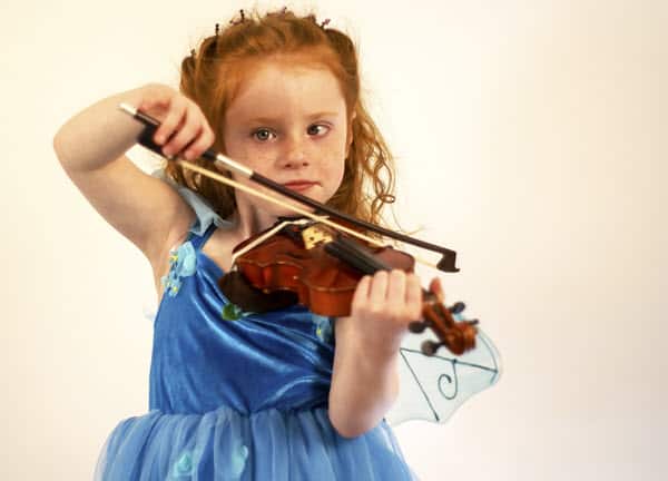 girl learning the violin