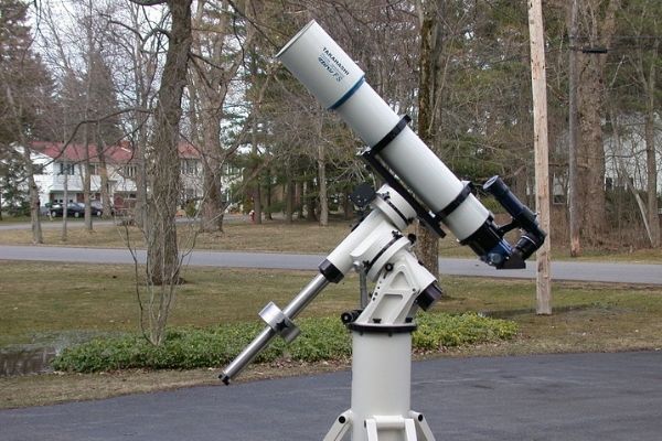 Equatorial mount telescope