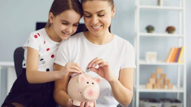 Single Parent Finances: 5 Money Management Tips for Single Mums