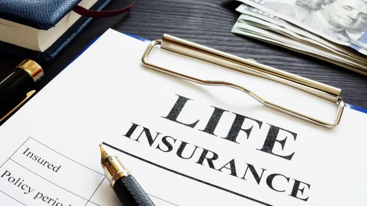 Term Life Insurance vs Whole Life Insurance - Which One Should You Choose?