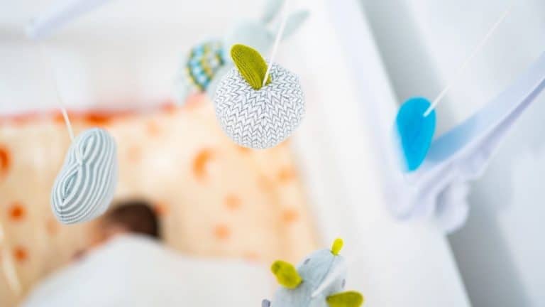 Buy the Right Crib With These Useful Tips