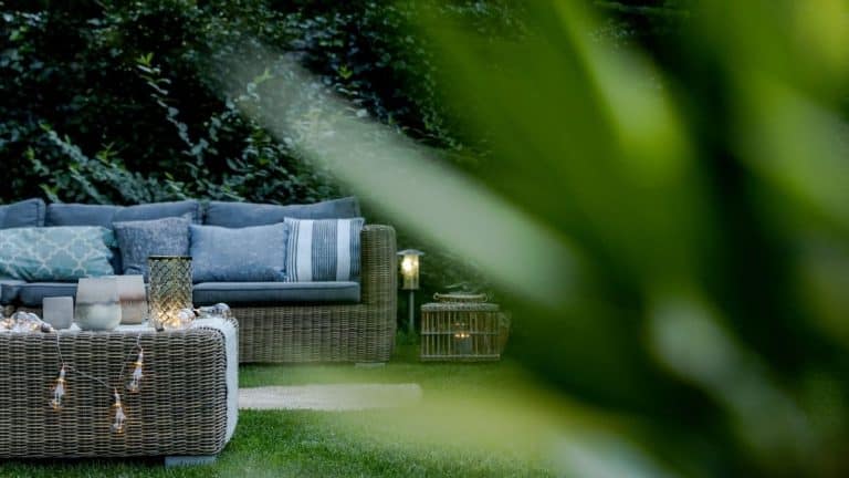 Clever Ideas To Create A Cozy And Entertaining Outdoor Living Space