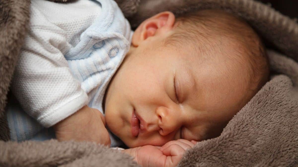 Effective Solutions For New Moms To Make Their Babies Sleep At Night