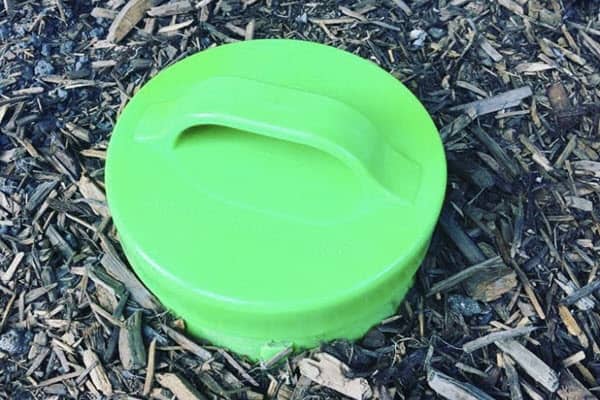 Ensopet lid above ground