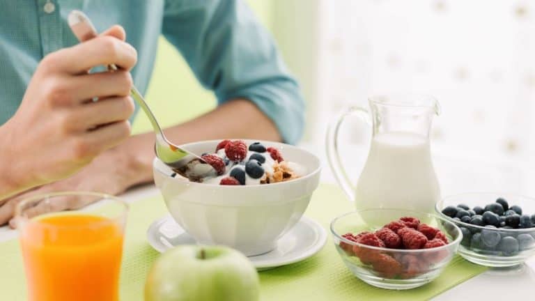Quick and Healthy Breakfast Ideas for Busy Mums
