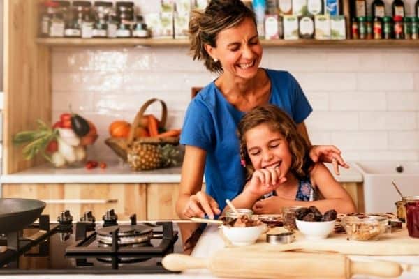 mum and daughter meal prep