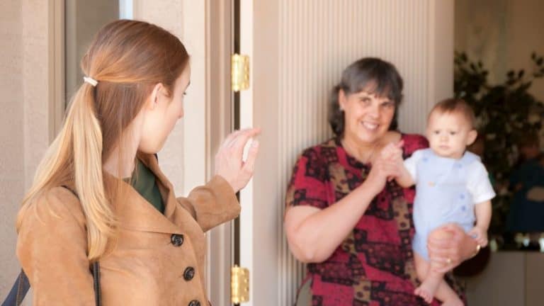 6 Useful Pieces Of Advice That Will Help You Choose The Right Babysitter