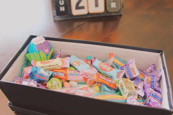 Buy candy for a daughter with a sweet tooth