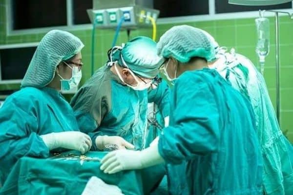 surgeons working