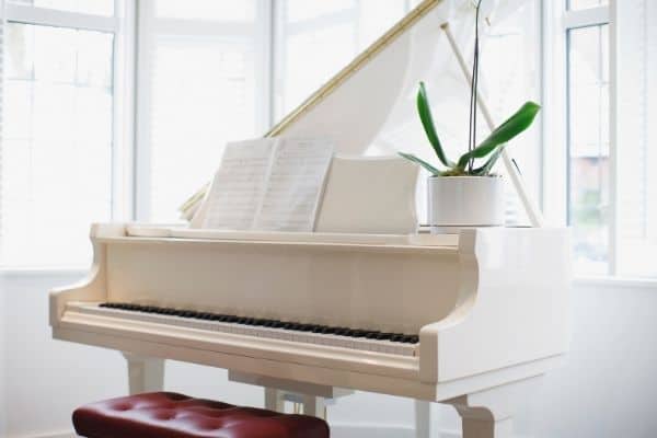 white grand piano