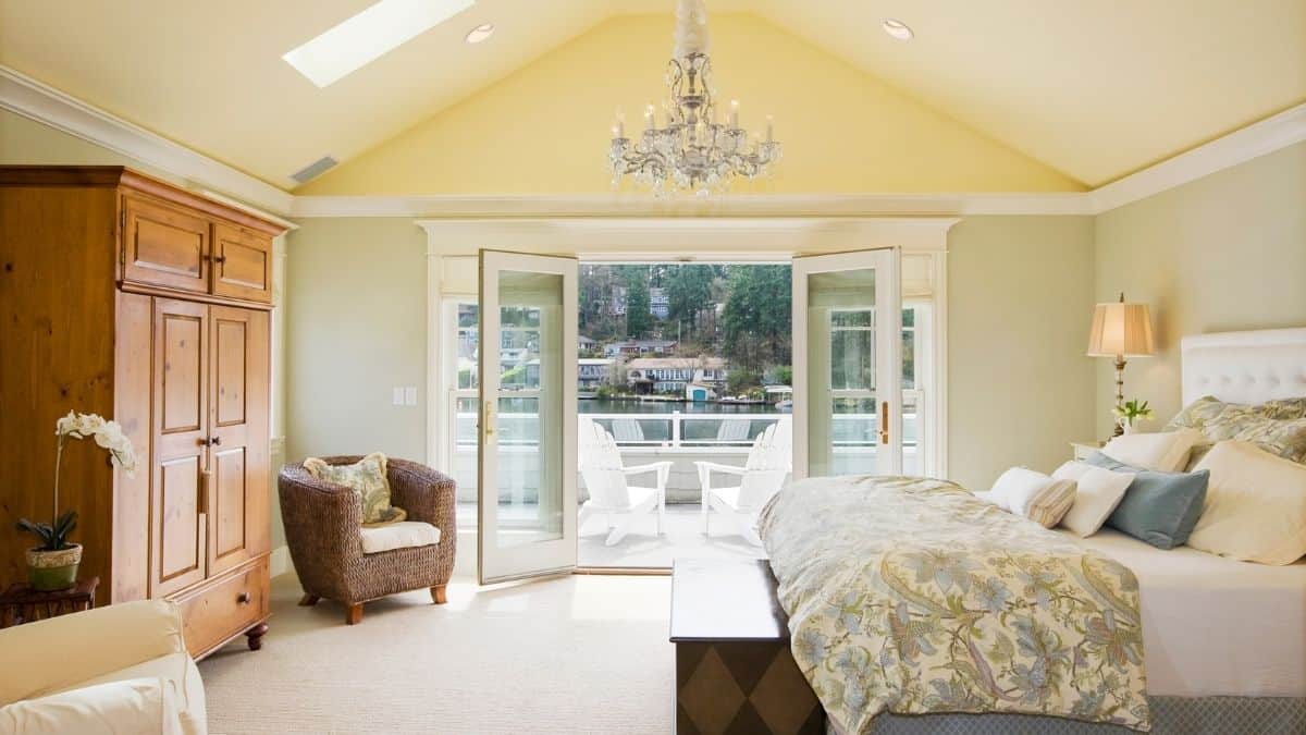 5 Must-Haves For A Dreamy Master Bedroom