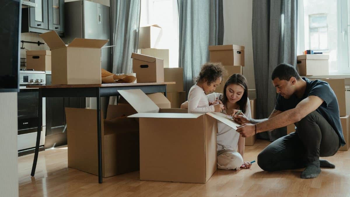 How to Make Moving Easier: An Easy Guide for Parents