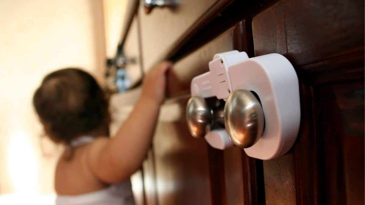 7 Child Proofing Tips For Your Living Room
