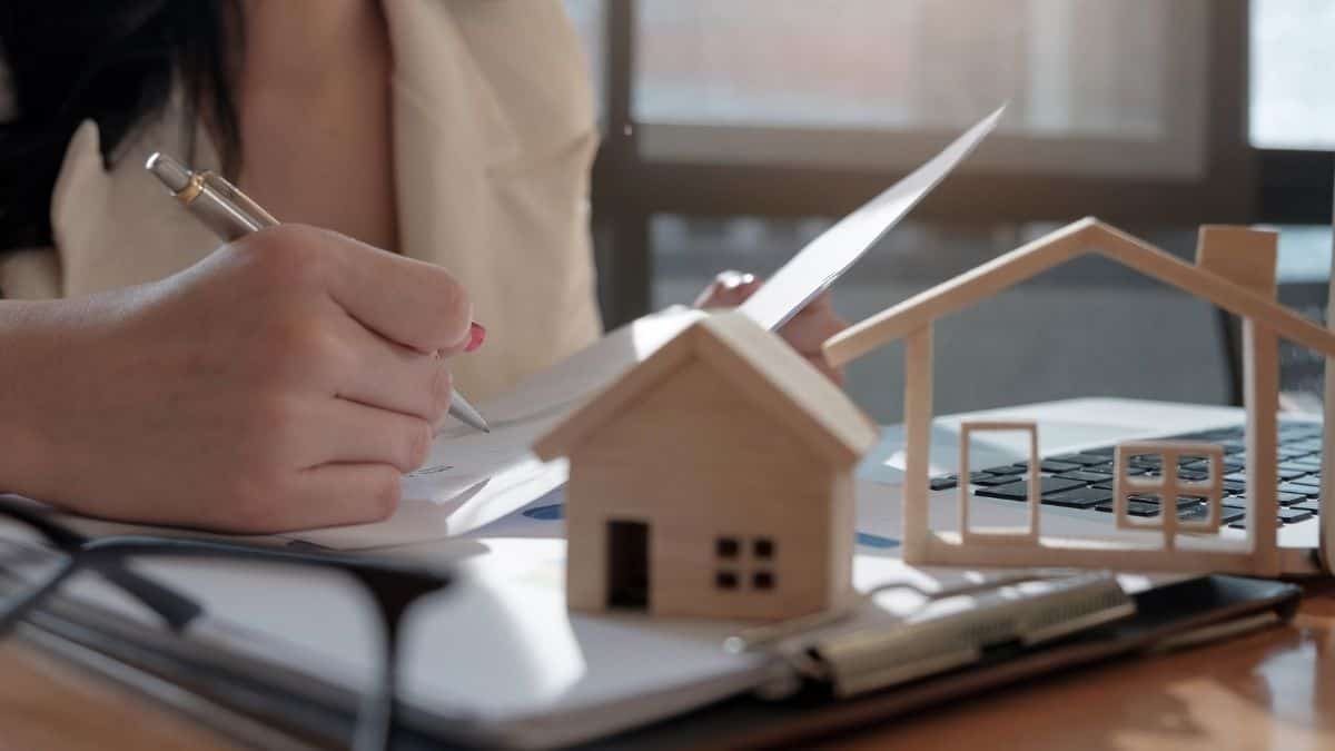 Should You Hire A Real Estate Agent For Selling Your Home