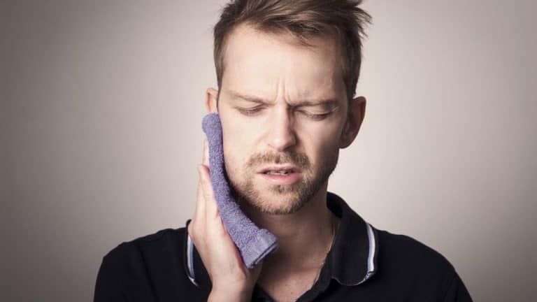 These 6 Warning Signs Are Telling You To Visit A Dentist Immediately