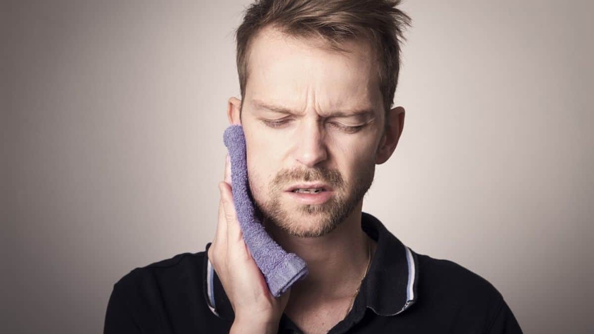 These 6 Warning Signs Are Telling You To Visit A Dentist Immediately