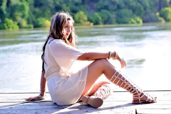 girl with bohemian style outfit