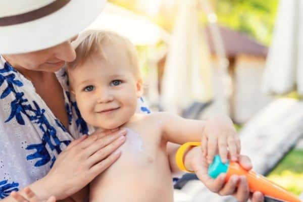 Mum Appling Sunscreen On Toddler