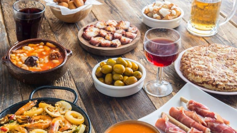 Choosing The Right Crockery To Make Your Food More Appetizing