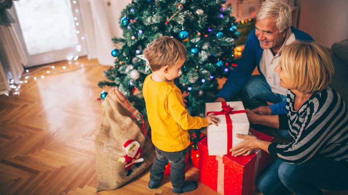 How To Choose The Perfect Christmas Gift For Grandparents