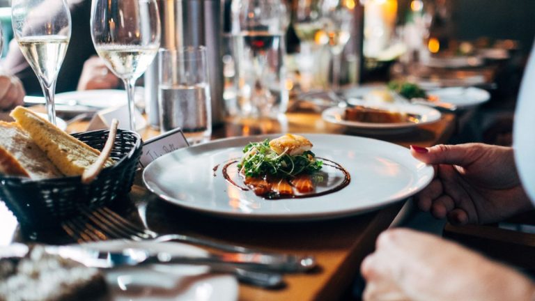 How To Choose The Right Suppliers For Your Restaurant The Complete Guide