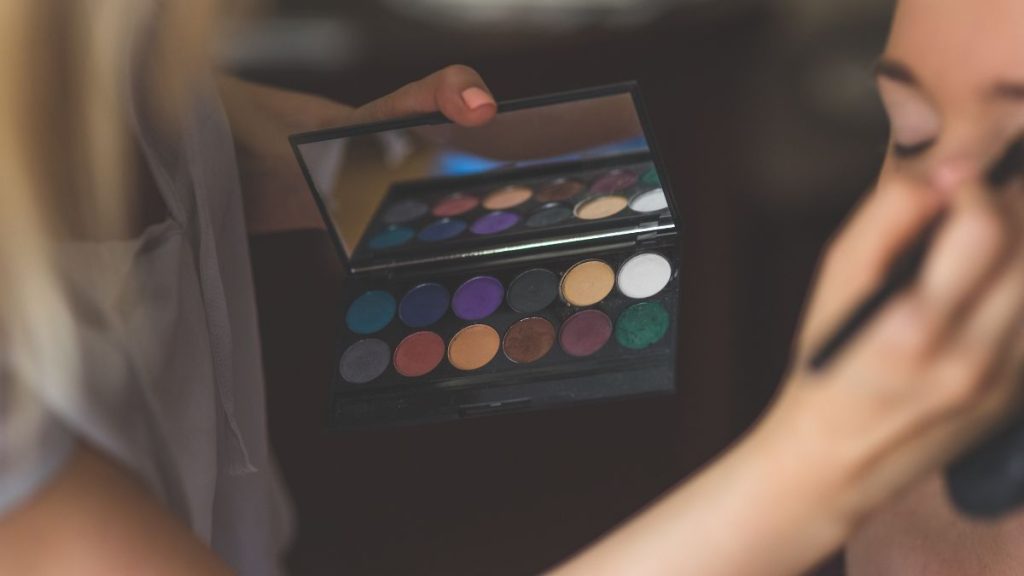 Make Up Hands On Experience